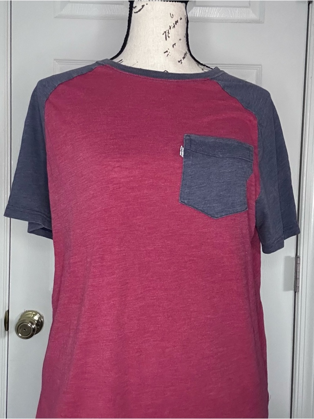 Levi Strauss & Co. Men's Pocket T-Shirt Size L